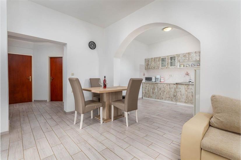 Apartment A2, for 6 persons
