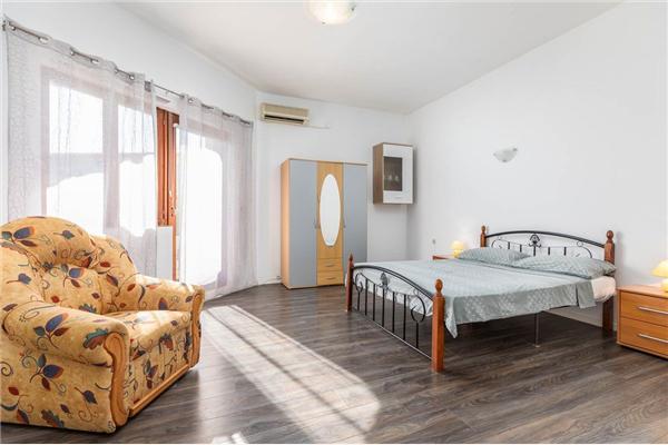 Apartment A2, for 6 persons