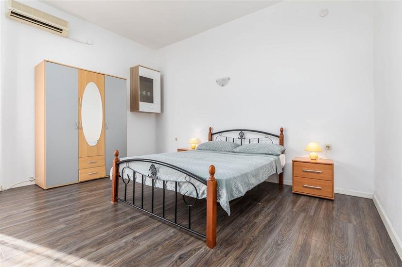 Apartment A2, for 6 persons