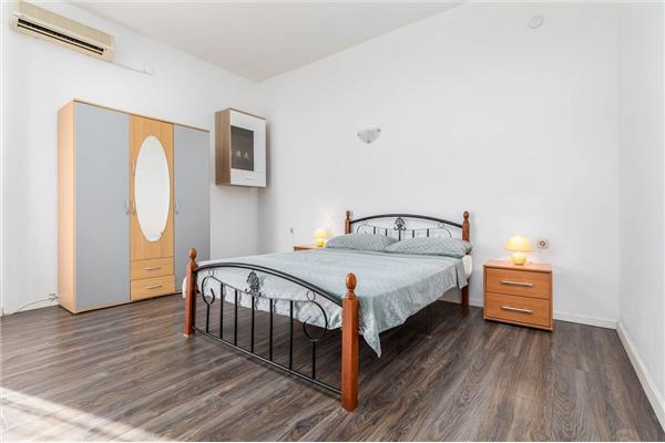 Apartment A2, for 6 persons