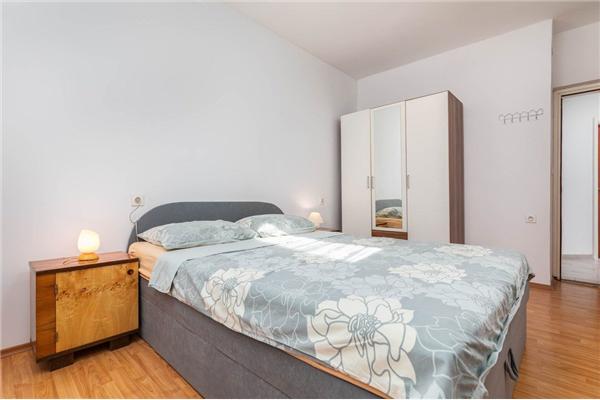 Apartment A2, for 6 persons