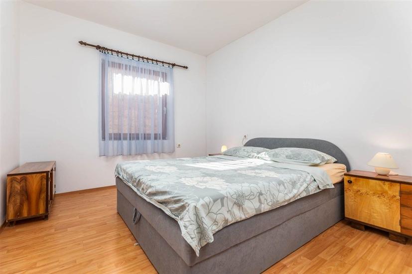 Apartment A2, for 6 persons