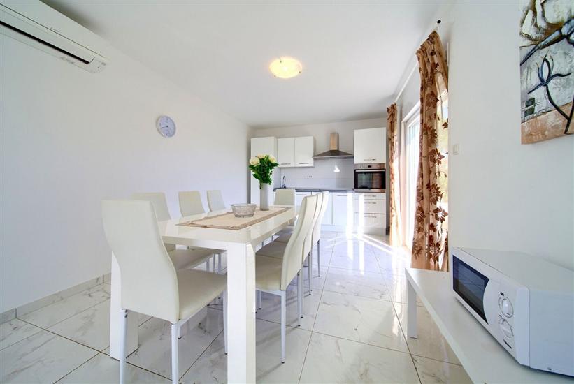 House A1, for 10 persons