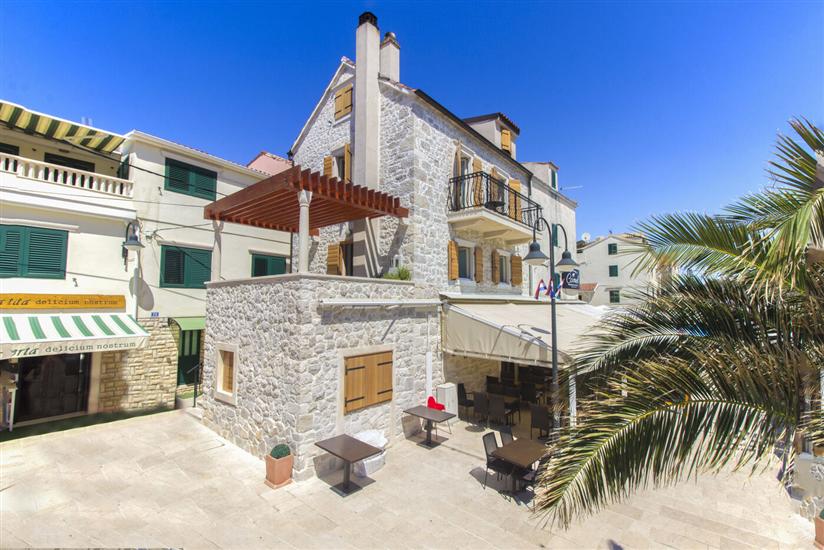 House Stonehouse Popožo