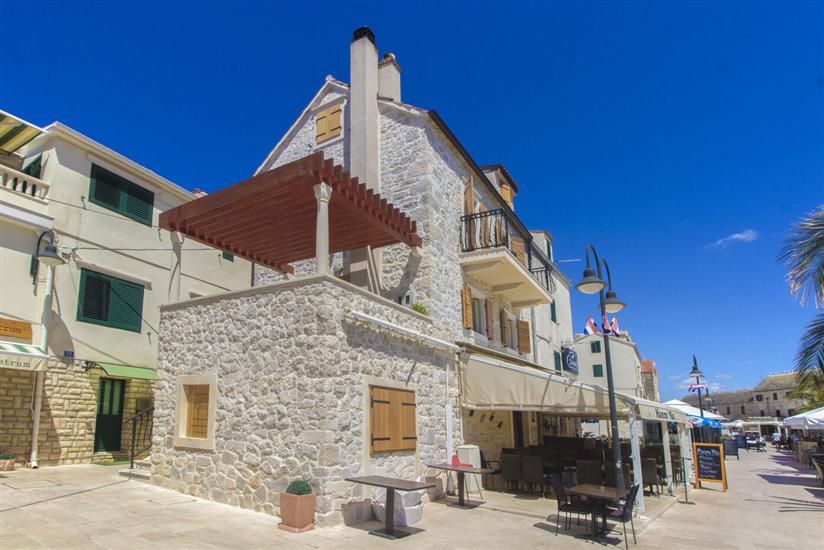 House Stonehouse Popožo