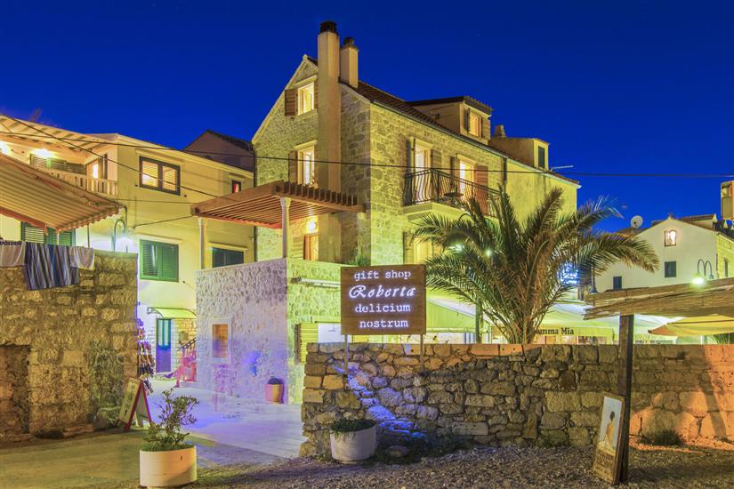 House Stonehouse Popožo