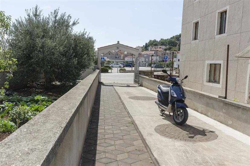 Apartment and Room Ilija