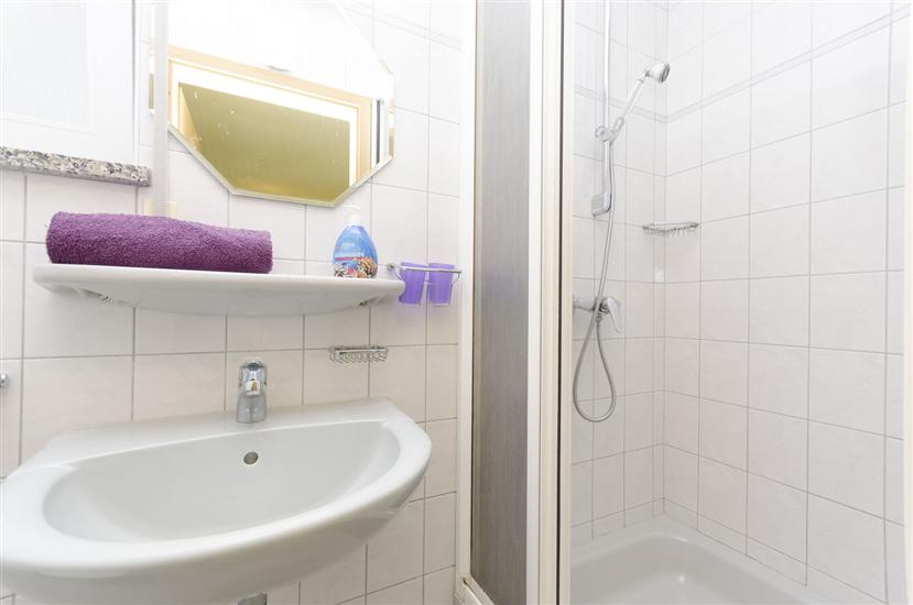 Room S1, for 2 persons