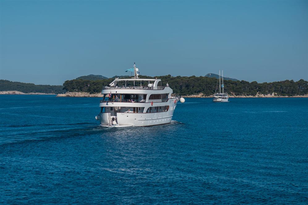 Futura-luxury-ship-side-view