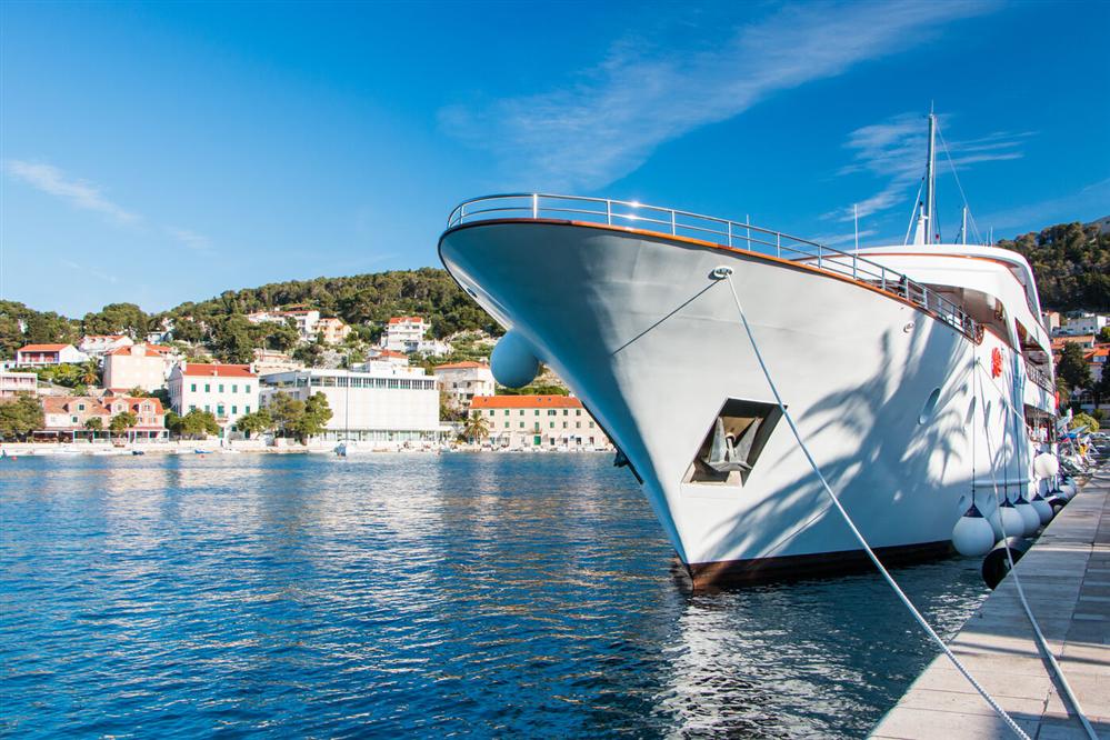 Futura-luxury-ship-front-view