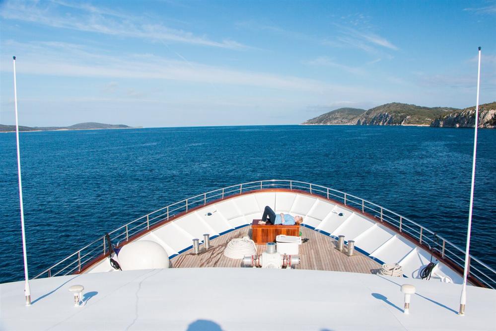 Futura-luxury-ship-bow