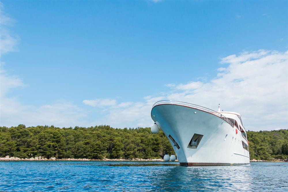 Futura-luxury-ship-front