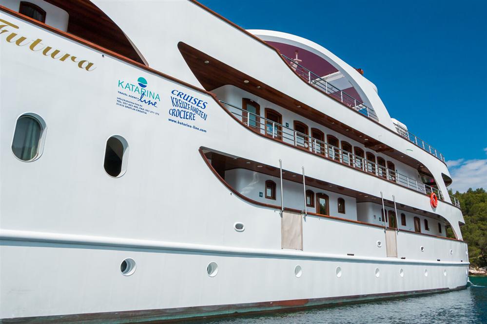 Futura-luxury-ship-front-view