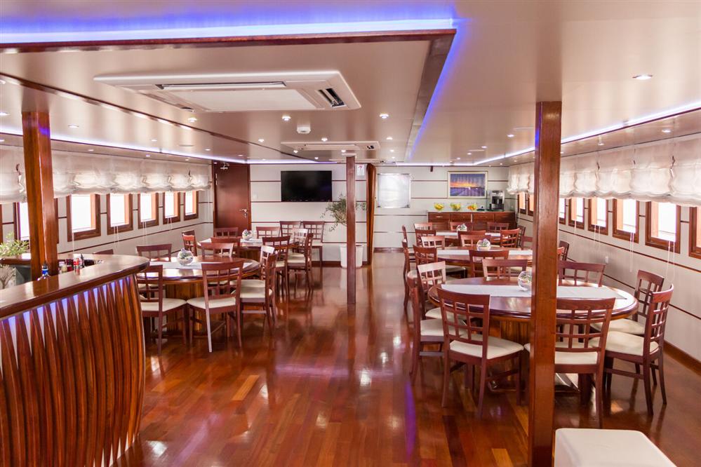 Futura-luxury-ship-dining-hall