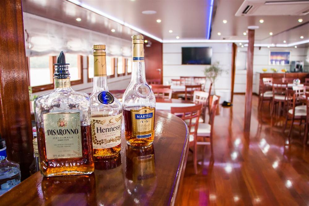 Futura-luxury-ship-dining-hall