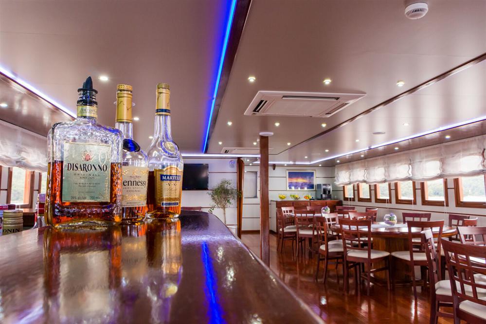 Futura-luxury-ship-dining-hall