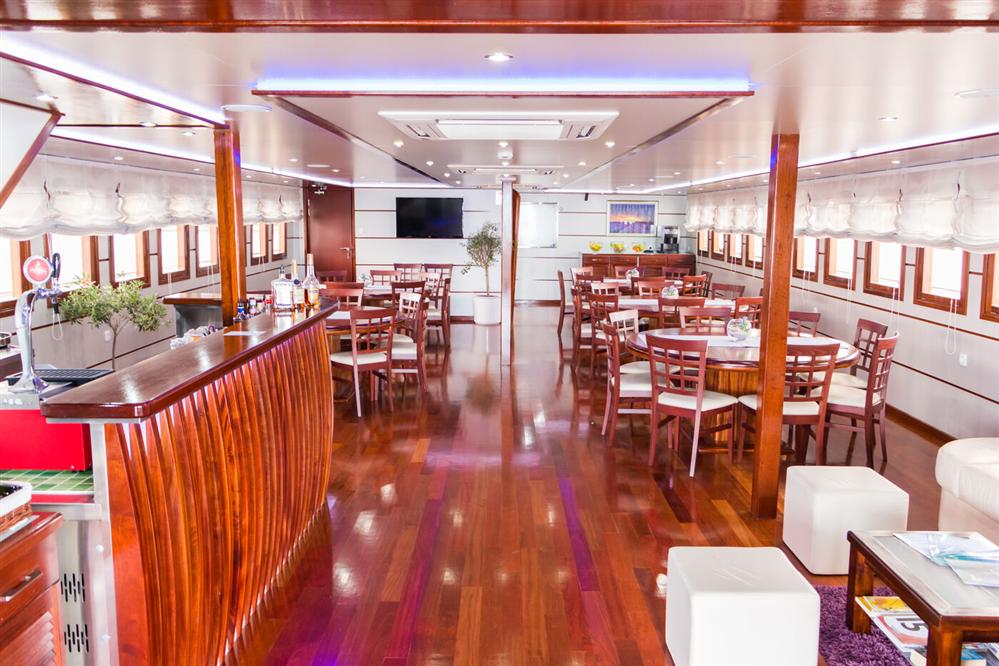 Futura-luxury-ship-dining-hall