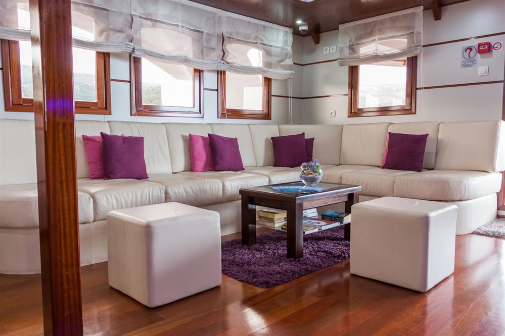 Futura-luxury-ship-sitting-area