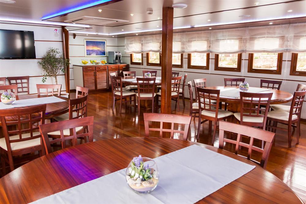 Futura-luxury-ship-dining-hall