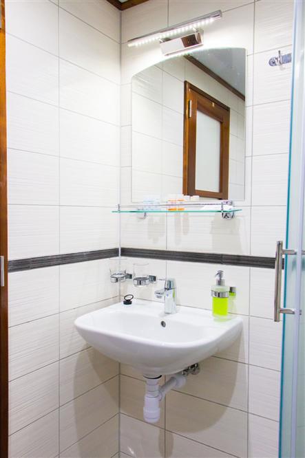 Futura-luxury-ship-bathroom