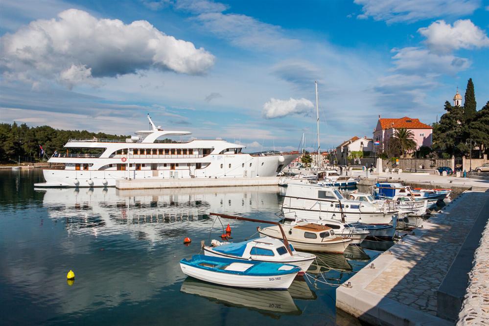 Futura-luxury-ship-side-view
