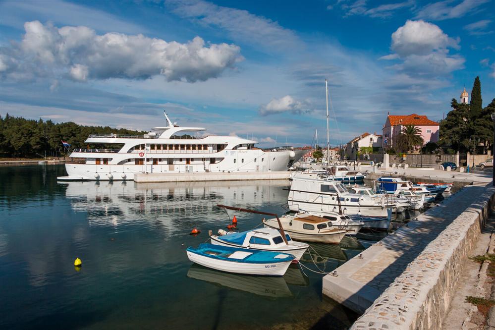 Futura-luxury-ship-side-view