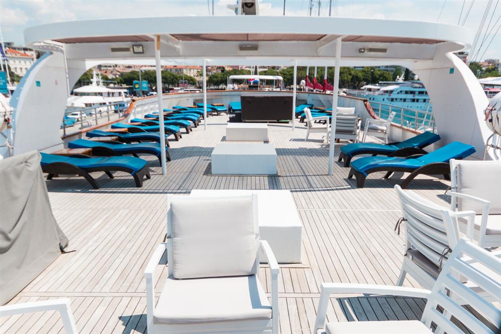 Futura-luxury-ship-sun-deck