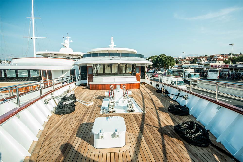 Markan-luxury-cruise-ship-sun-deck