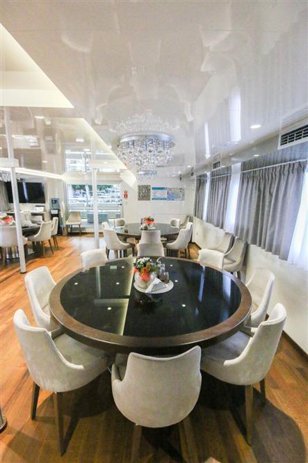 Nautilus-small-luxury-cruise-ship-dining-hall