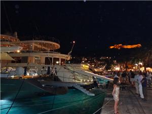 Cruise-ship-in-the-port-at-night