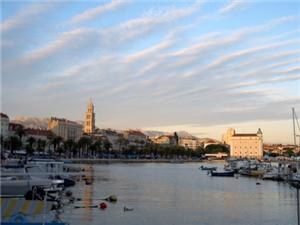 Morning-in-Split-view-of-the-promenade