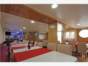 Kazimir-small-cruise-ship-dining-hall