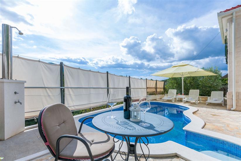 Villa Holiday home Zvečanje