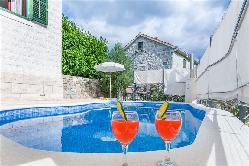 Villa Holiday home Zvečanje