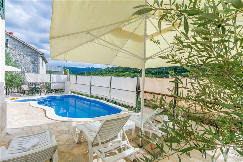 Villa Holiday home Zvečanje