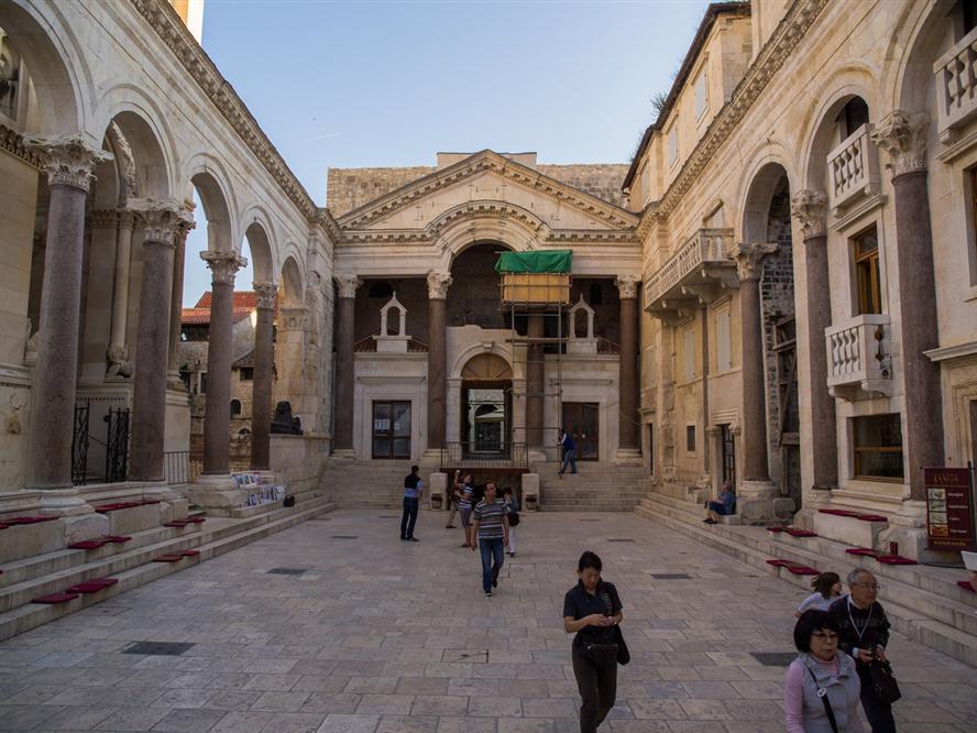 Split-Peristyle-Square-Diocletians-Palace