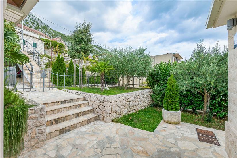 Villa Holiday home Zvečanje