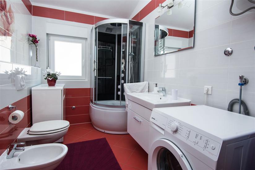 House K1, for 12 persons