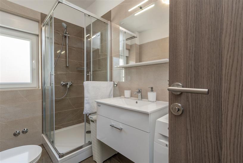 House K1, for 12 persons