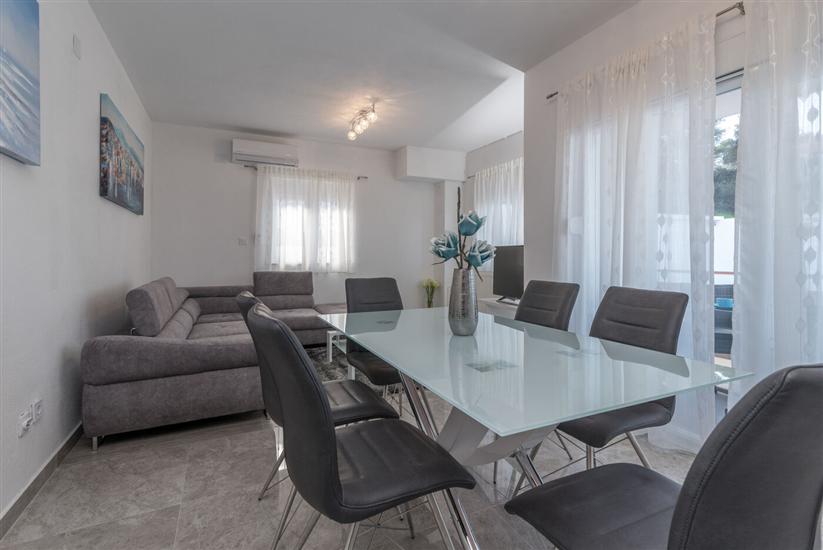 House K1, for 12 persons