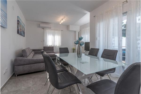 House K1, for 12 persons