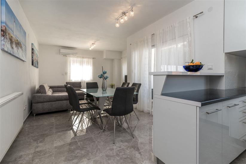 House K1, for 12 persons