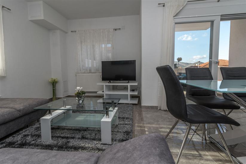 House K1, for 12 persons