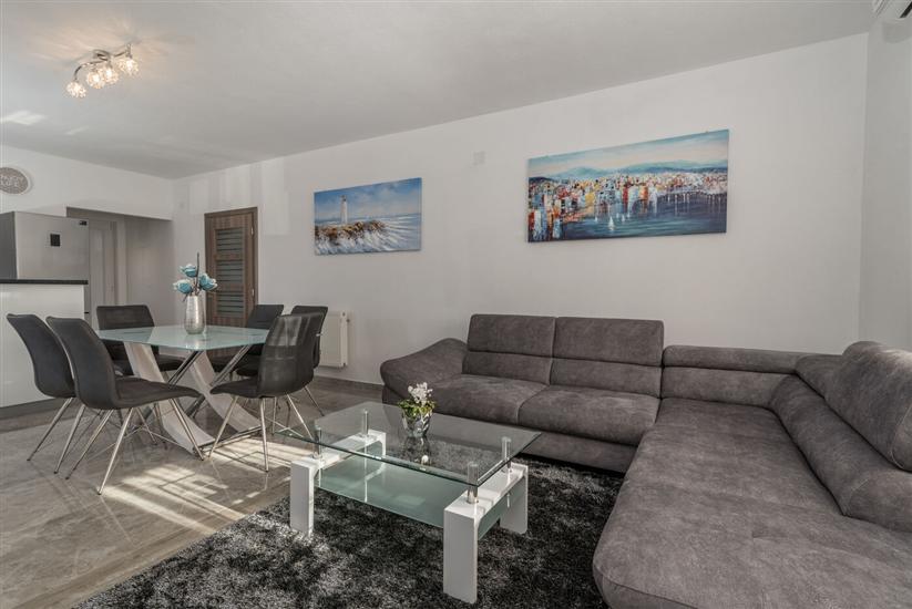 House K1, for 12 persons