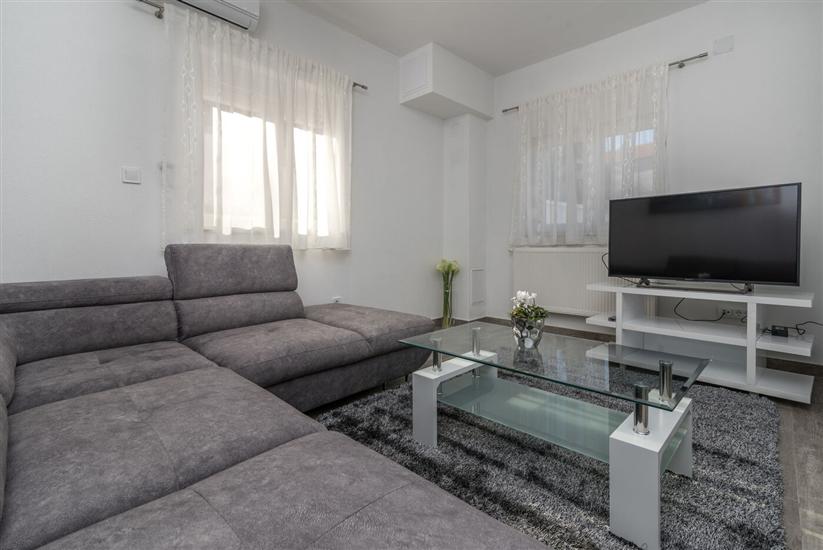 House K1, for 12 persons