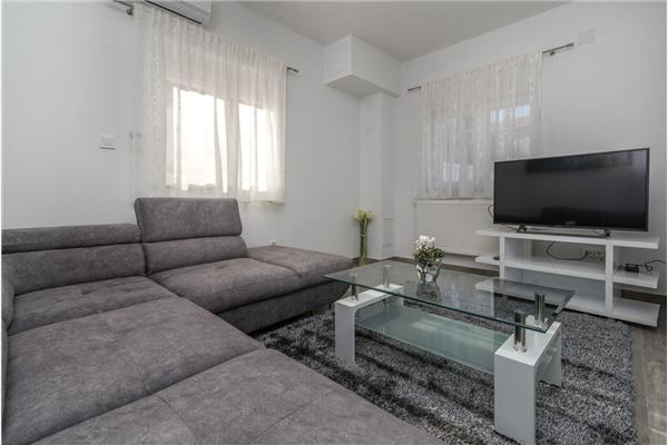 House K1, for 12 persons