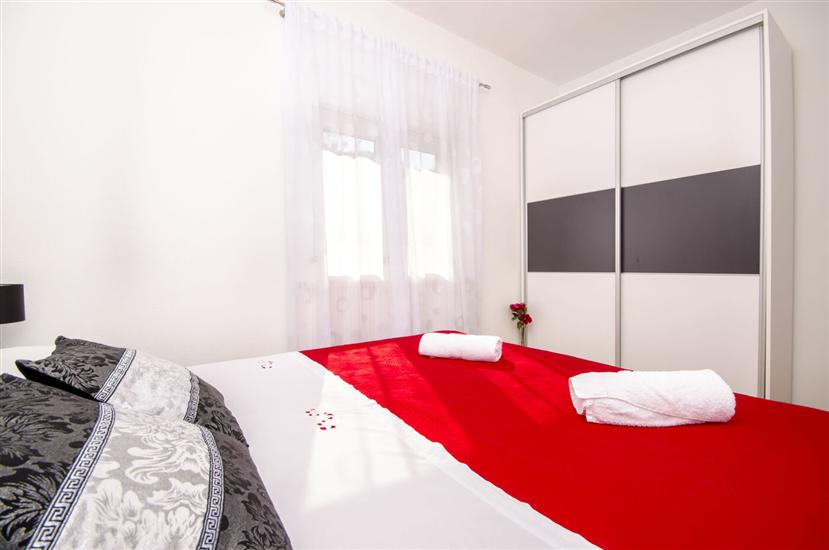 House K1, for 12 persons