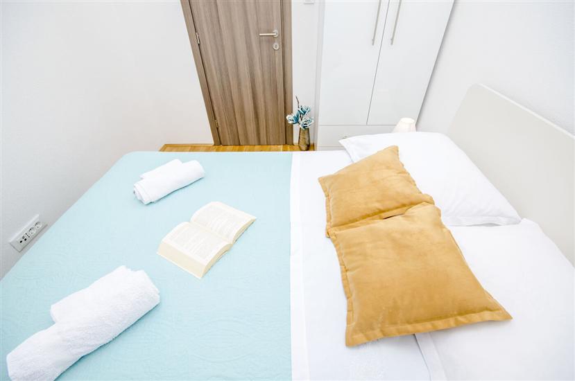 House K1, for 12 persons