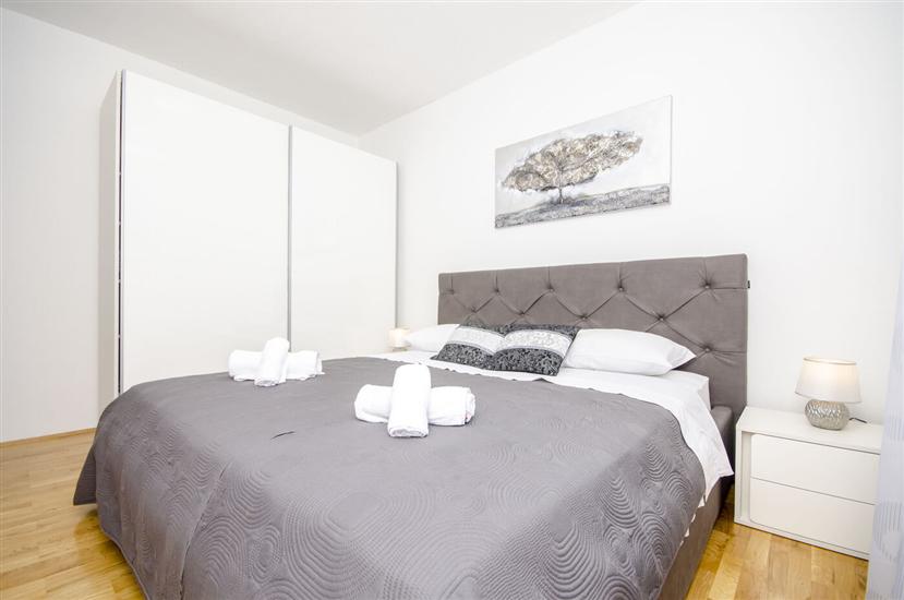 House K1, for 12 persons