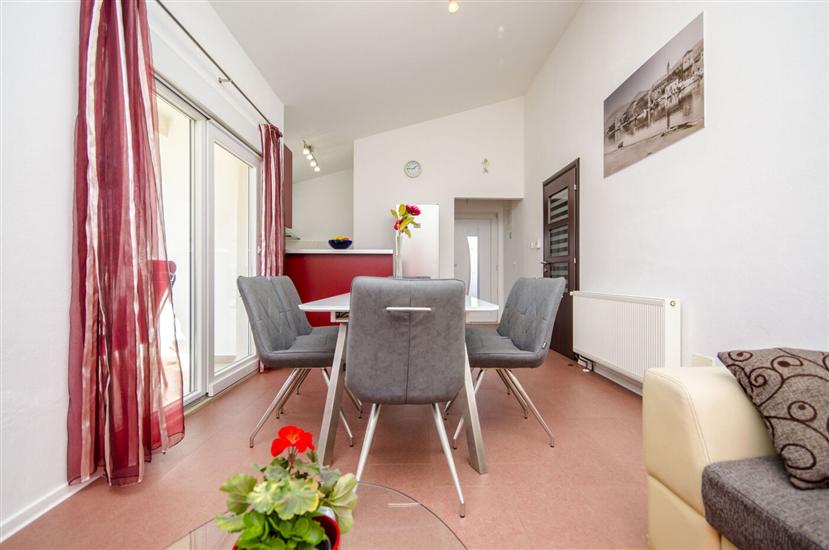 House K1, for 12 persons